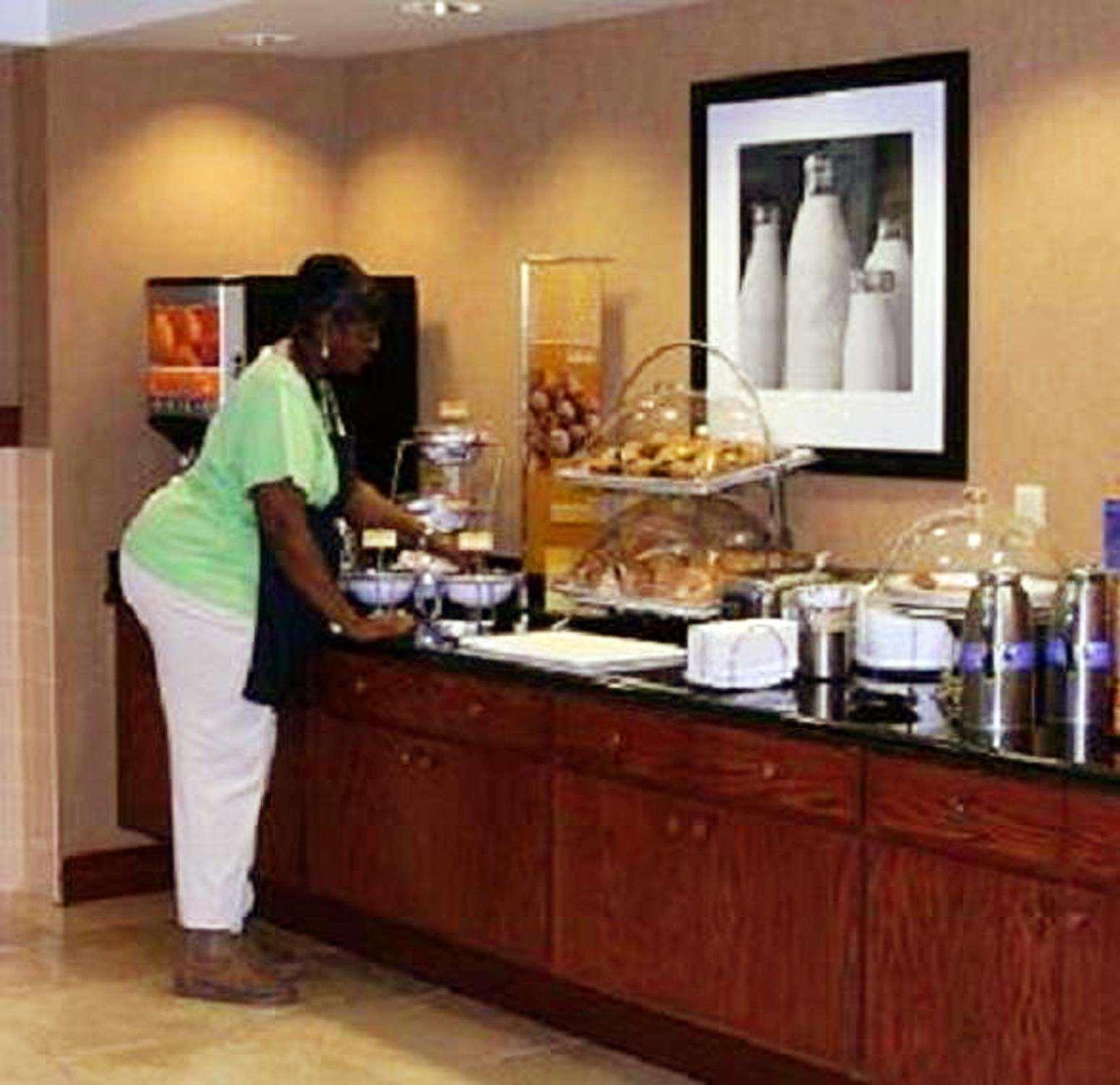 Hampton Inn & Suites Bloomington Normal Restaurant foto